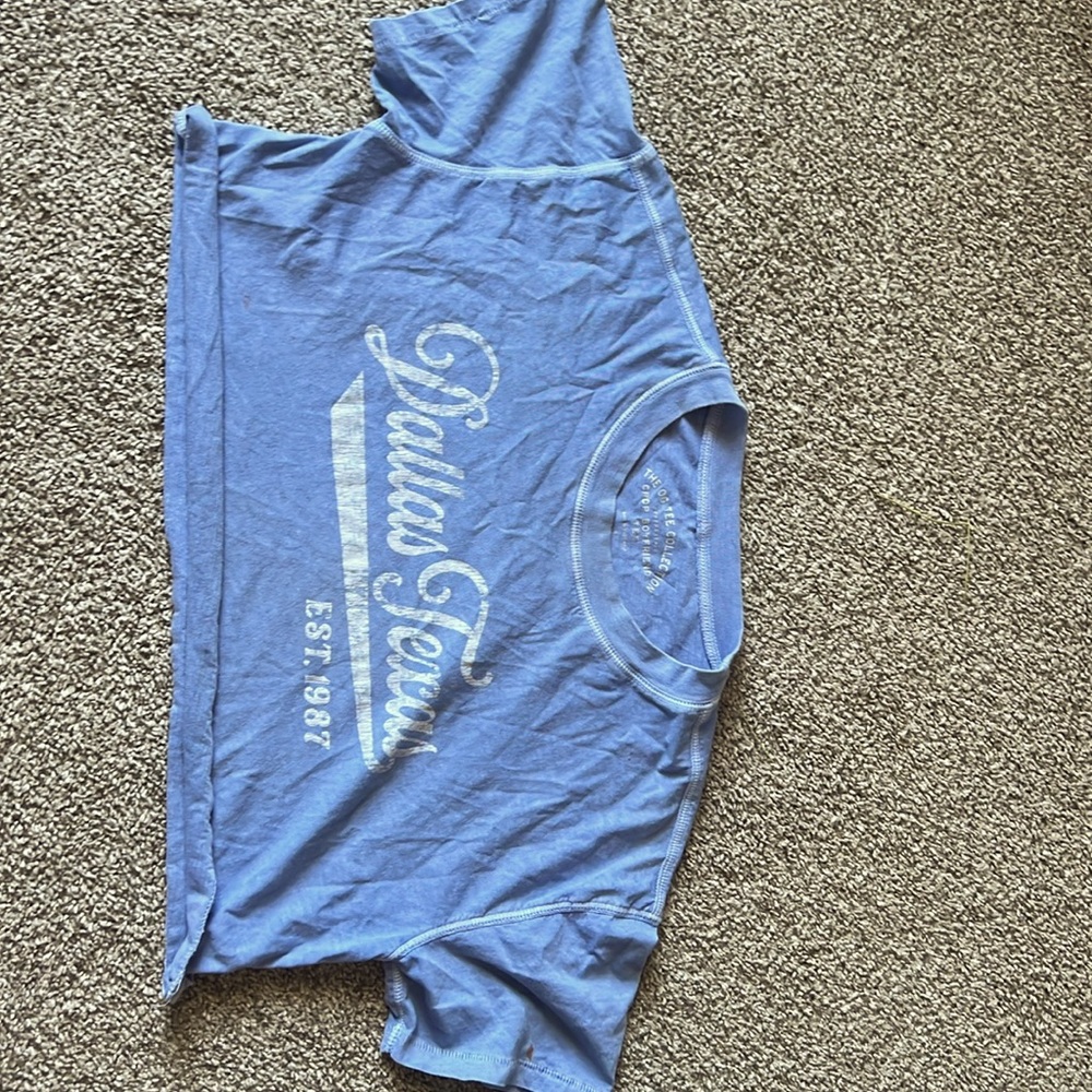 Small cropped tee shirt says Dallas Texas